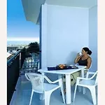 Stylish With Outdoor Pool Апартаменты