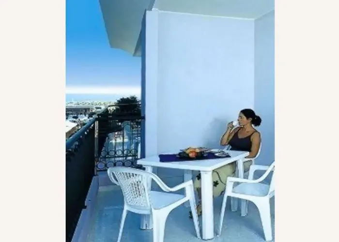 Stylish With Outdoor Pool Апартаменты